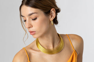 Guida ai gioielli per le cerimonie color oro, oro rosa e argento