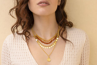 Guida al layering collane: consigli per creare il tuo mix di modelli!