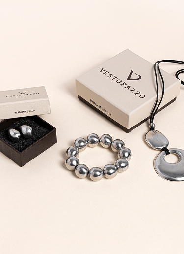 Vestopazzo hearts and boules necklace in 100% recycled aluminum with black waxed cord, craftsmanship, adjustable size Nickel tested AL02199, large, aluminium, No Gemstone Vestopazzo hearts and boules necklace in 100% recycled aluminum with black waxed cord, craftsmanship, adjustable size Nickel tested AL02199, large, aluminium, No Gemstone