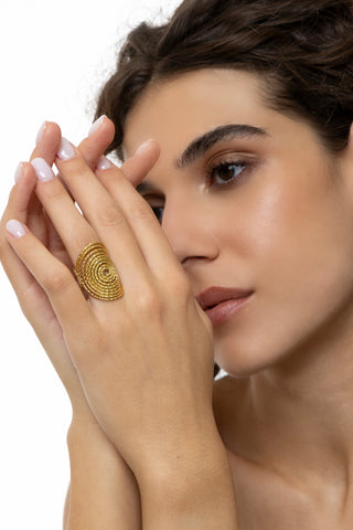 ANILLO CON BANDA ESPIRAL