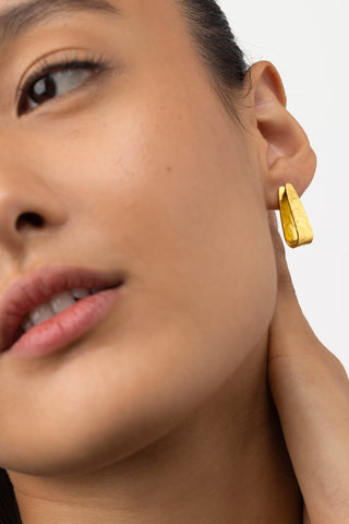 ORECCHINI TRIANGOLI BATTUTI