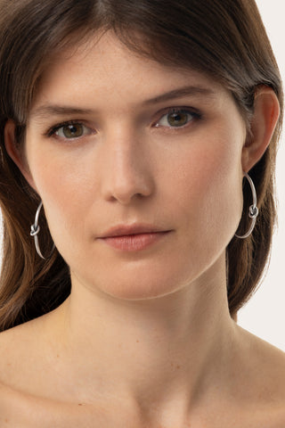 ORECCHINI C-HOOP KNOT