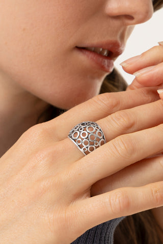 ANELLO FASCIA CERCHI BUCATI