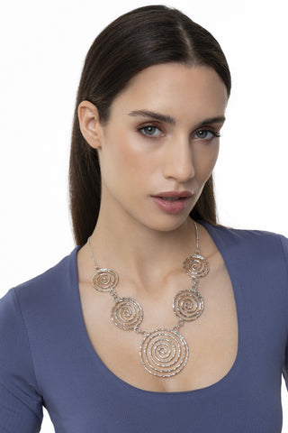 Collana con cordino in finta pelle scamosciata: chiusura in Collana con cordino in finta pelle scamosciata: chiusura in