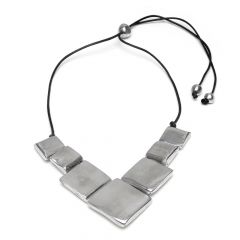 WIRE NECKLACE SQUARED PLATES